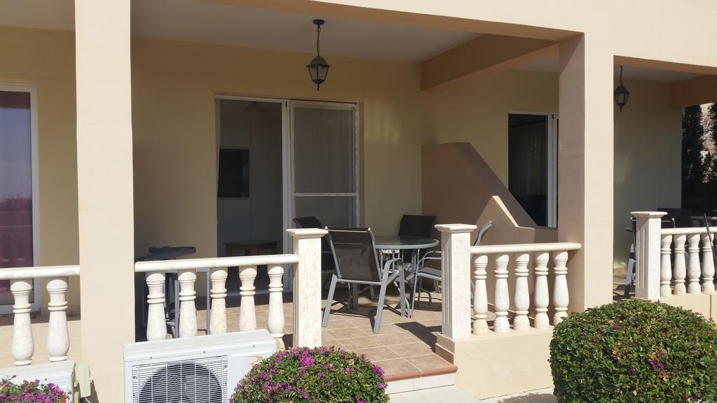Panorama Court Apartment Пафос Екстериор снимка