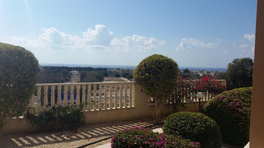 Panorama Court Apartment Пафос Екстериор снимка
