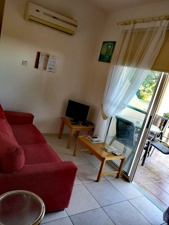 Panorama Court Apartment Пафос Екстериор снимка